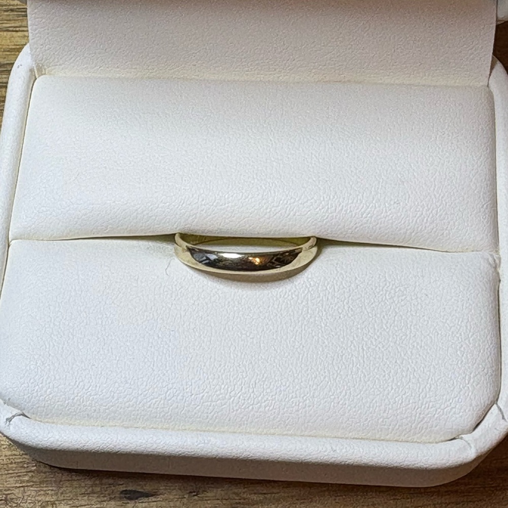 Gold 3mm band size 7